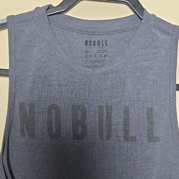 NOBULL Women's Charcoal Cropped Muscle Tee - Picture 2 of 4